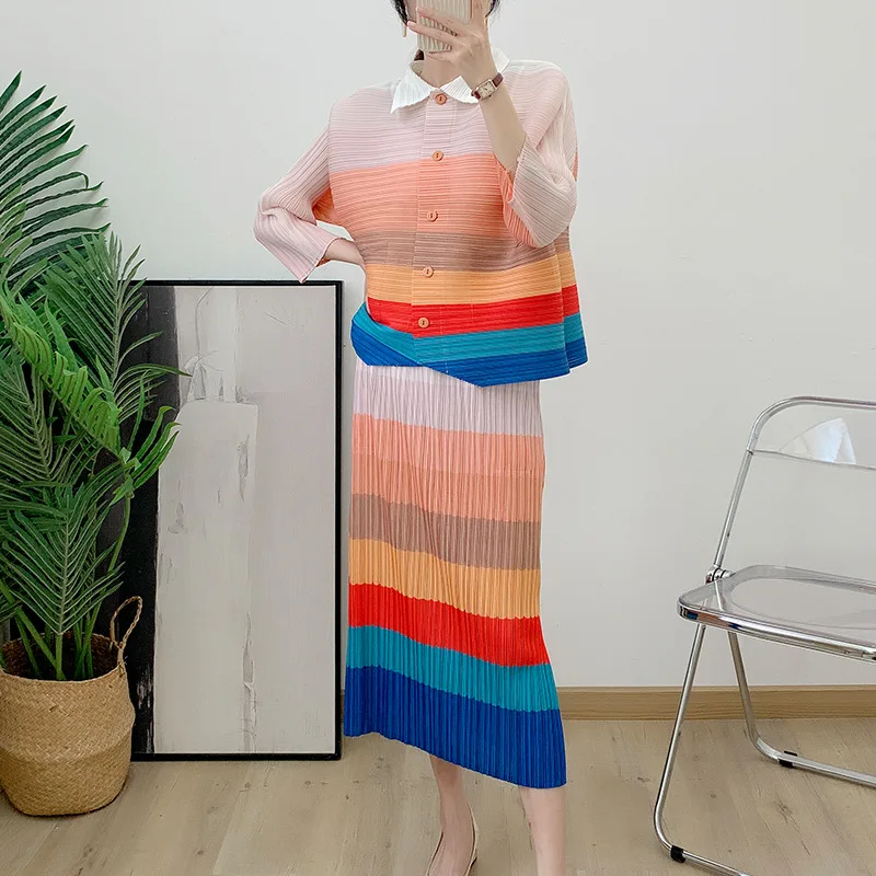 YUDX Miyake Short-sleeved T-shirt Two-piece Suit 2023 Women's Summer New Thin Printed Pleated Top + Half-body Skirt Fashion Suit
YUDX Miyake Short-sleeved T-shirt Two-piece Suit 2023 Women's Summer New Thin Printed Pleated Top + Half-body Skirt Fashion Suit