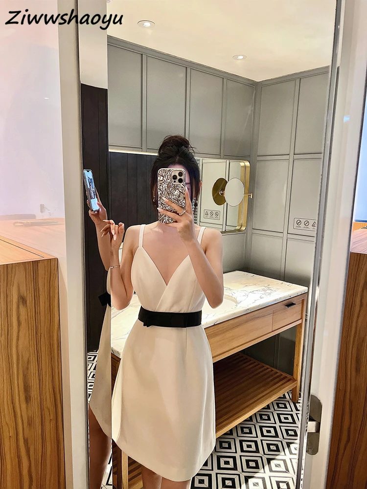 High Quality Summer Women Fashion Runway Designer Sexy Spaghetti Strap Bow Black White Colorblock Print Holiday Silk Dresses
High Quality Summer Women Fashion Runway Designer Sexy Spaghetti Strap Bow Black White Colorblock Print Holiday Silk Dresses