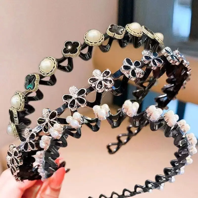 Sweet Korean style bangs seasonal fashion beautiful diamonds pearls sparkling hair women's hair accessories
Sweet Korean style bangs seasonal fashion beautiful diamonds pearls sparkling hair women's hair accessories