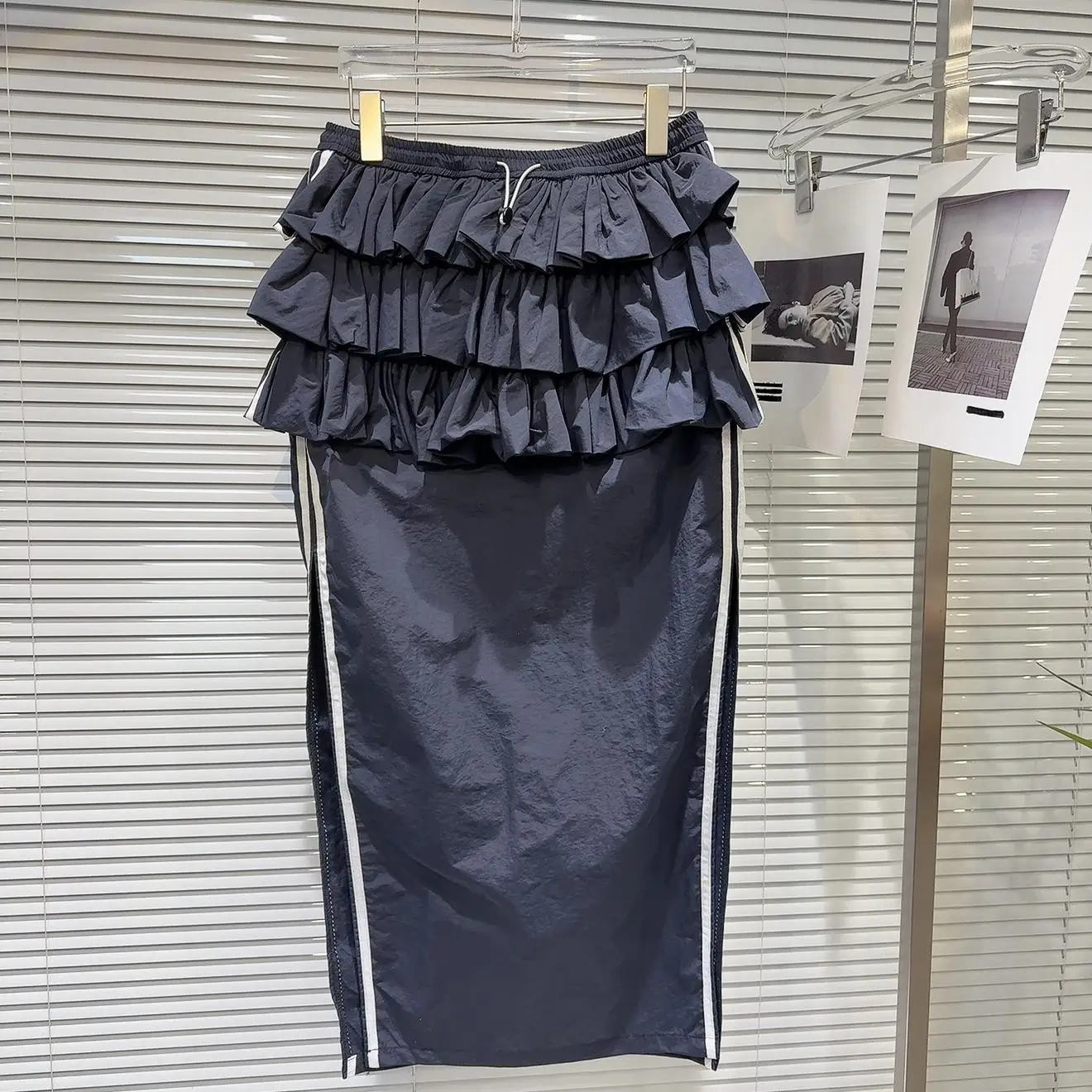 Весна 2026: Модная уличная юбка миди с декоративным швом на талии для женщин, прямого кроя, на каждый день, без бренда
Весна 2026: Модная уличная юбка миди с декоративным швом на талии для женщин, прямого кроя, на каждый день, без бренда