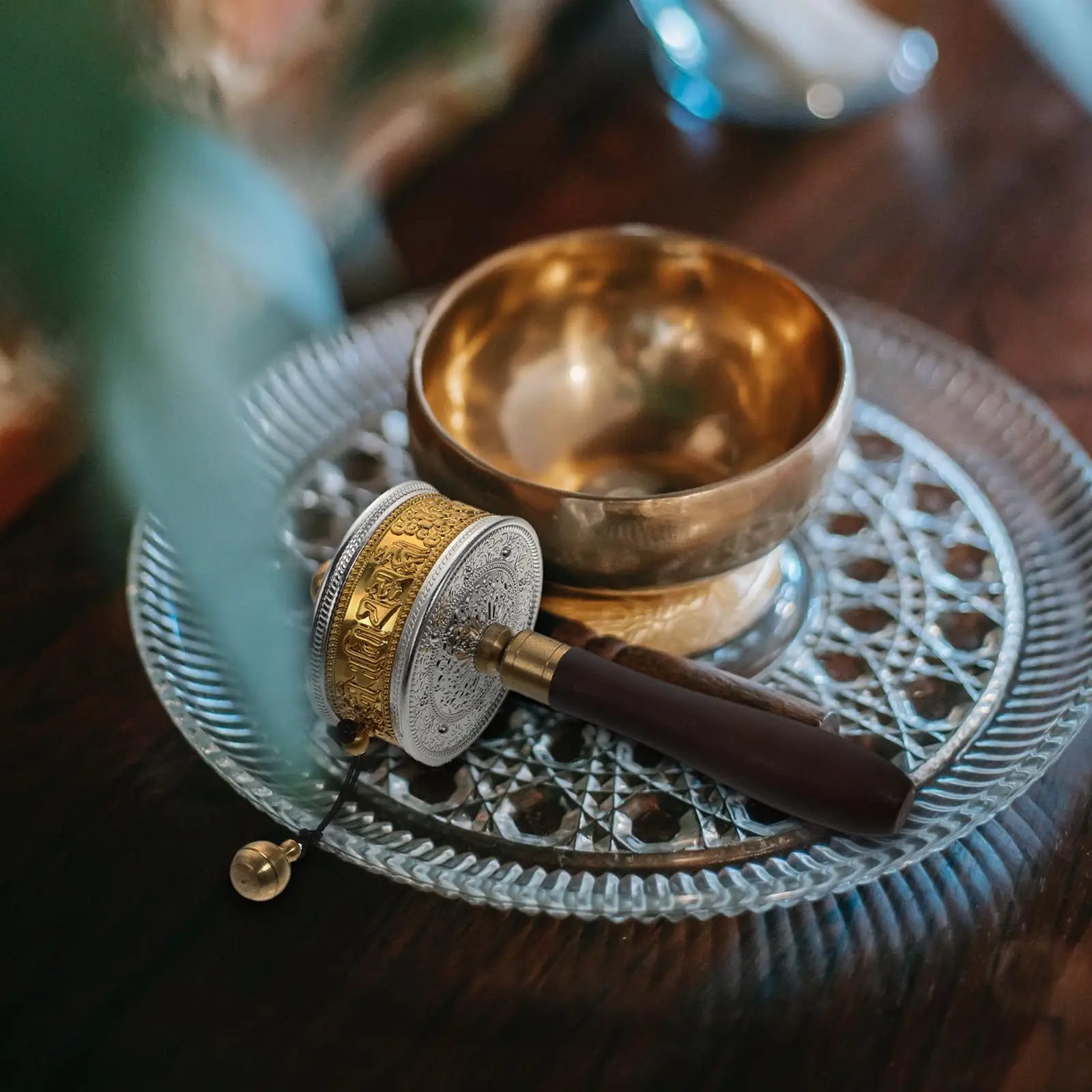1Pcs Hand-Cranked Delicate Prayer Wheel with Wooden Handle Pure Copper Construction for Inner Strength Blessing Home Decor
1Pcs Hand-Cranked Delicate Prayer Wheel with Wooden Handle Pure Copper Construction for Inner Strength Blessing Home Decor