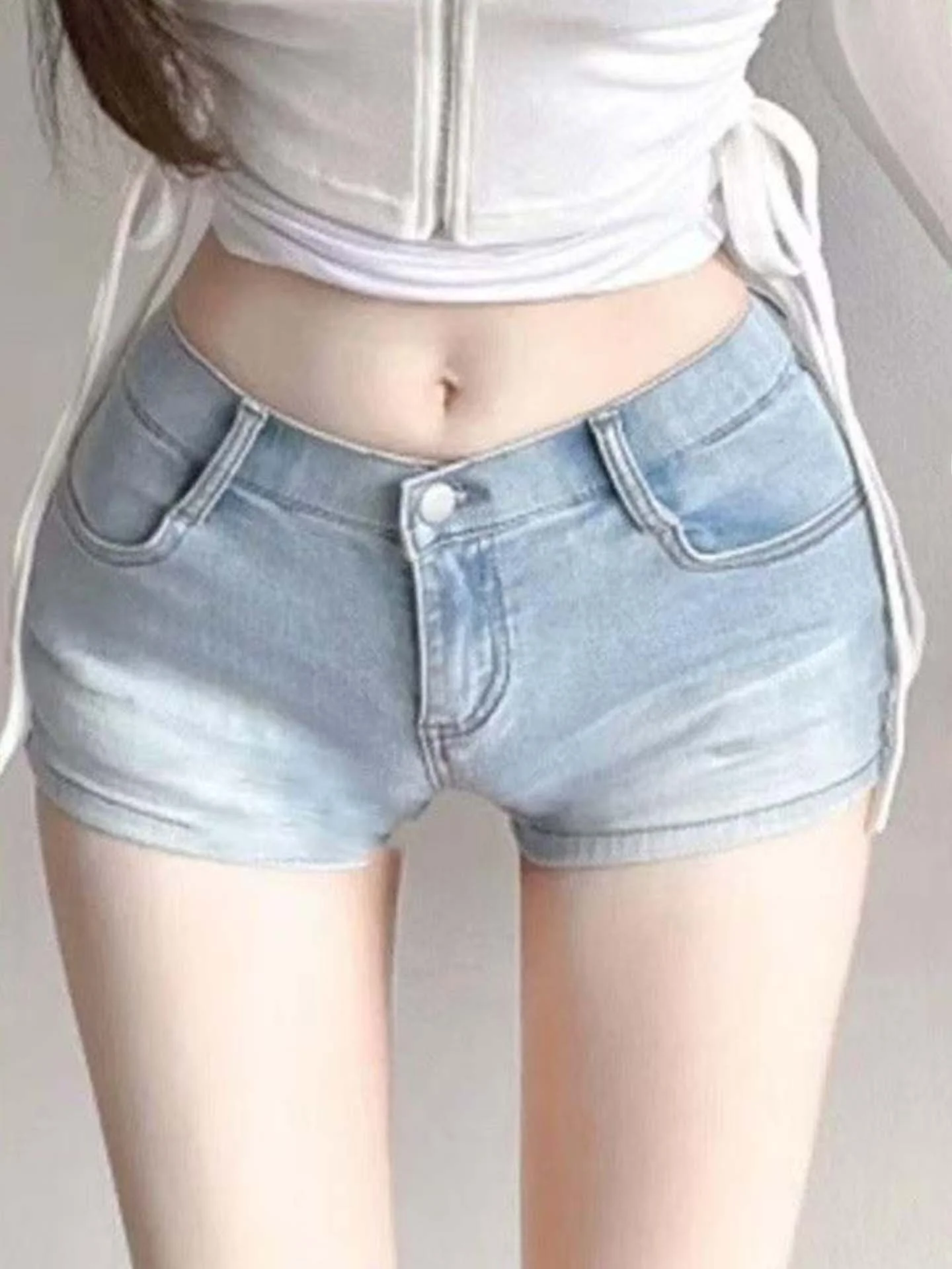 Low Waist Denim Shorts Women's Summer New Style Korean Slim Fit Butt Lifting Versatile Hot Pants with Built-in Hip Pads
Low Waist Denim Shorts Women's Summer New Style Korean Slim Fit Butt Lifting Versatile Hot Pants with Built-in Hip Pads