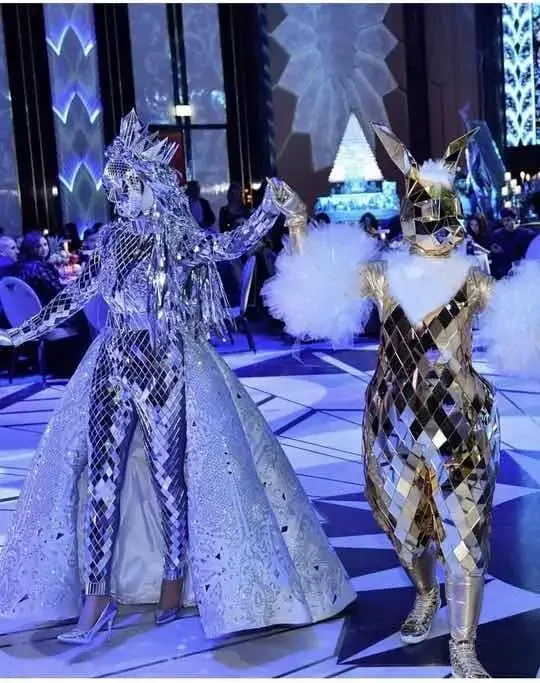 Stage show sparkly mirror costume performance men suit men women party music festival parade glass clothing
Stage show sparkly mirror costume performance men suit men women party music festival parade glass clothing