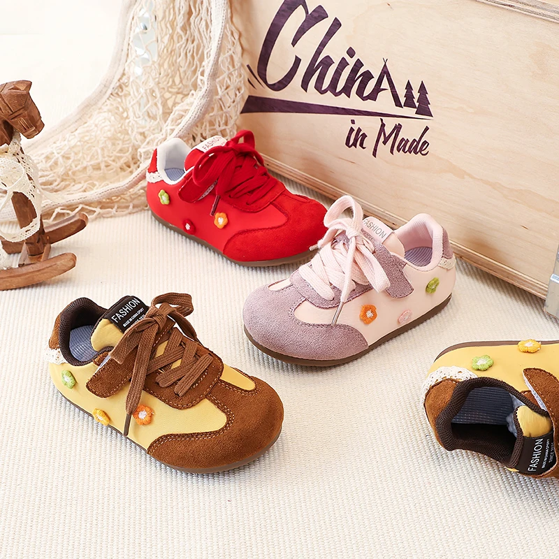 Теннисная обувь для девочек, детская повседневная обувь с милыми цветами, классическая мягкая осенняя новая детская спортивная обувь 2024, нескользящая обувь в стиле принцессы