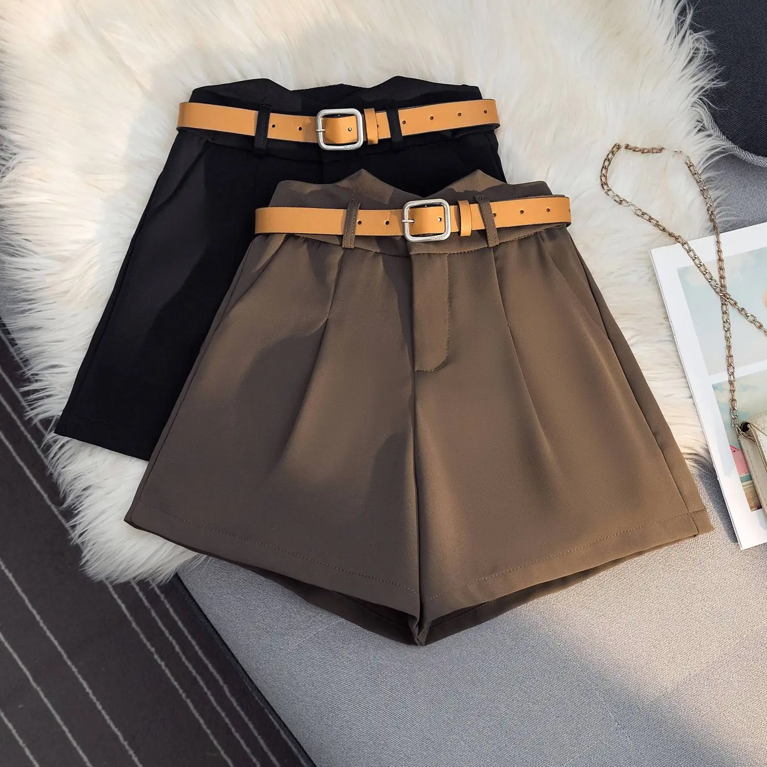 Retro Summer Wide Leg Shorts Women High Waist Suit Pants Oversize Loose Button Solid Irregular Casual Shorts with Belt C65
Retro Summer Wide Leg Shorts Women High Waist Suit Pants Oversize Loose Button Solid Irregular Casual Shorts with Belt C65
