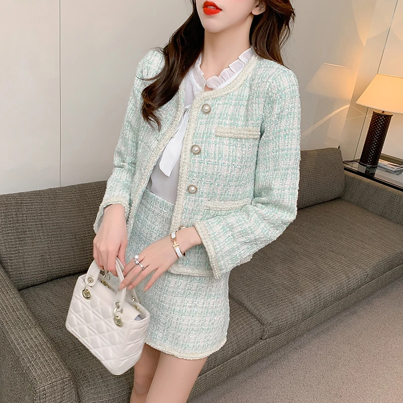 Women Elegant Vintage Tweed Suit Pearl single-breasted Jacke Coat And Skirt Two Piece Set Outfit Winter Jacquard Party Clothing
Women Elegant Vintage Tweed Suit Pearl single-breasted Jacke Coat And Skirt Two Piece Set Outfit Winter Jacquard Party Clothing