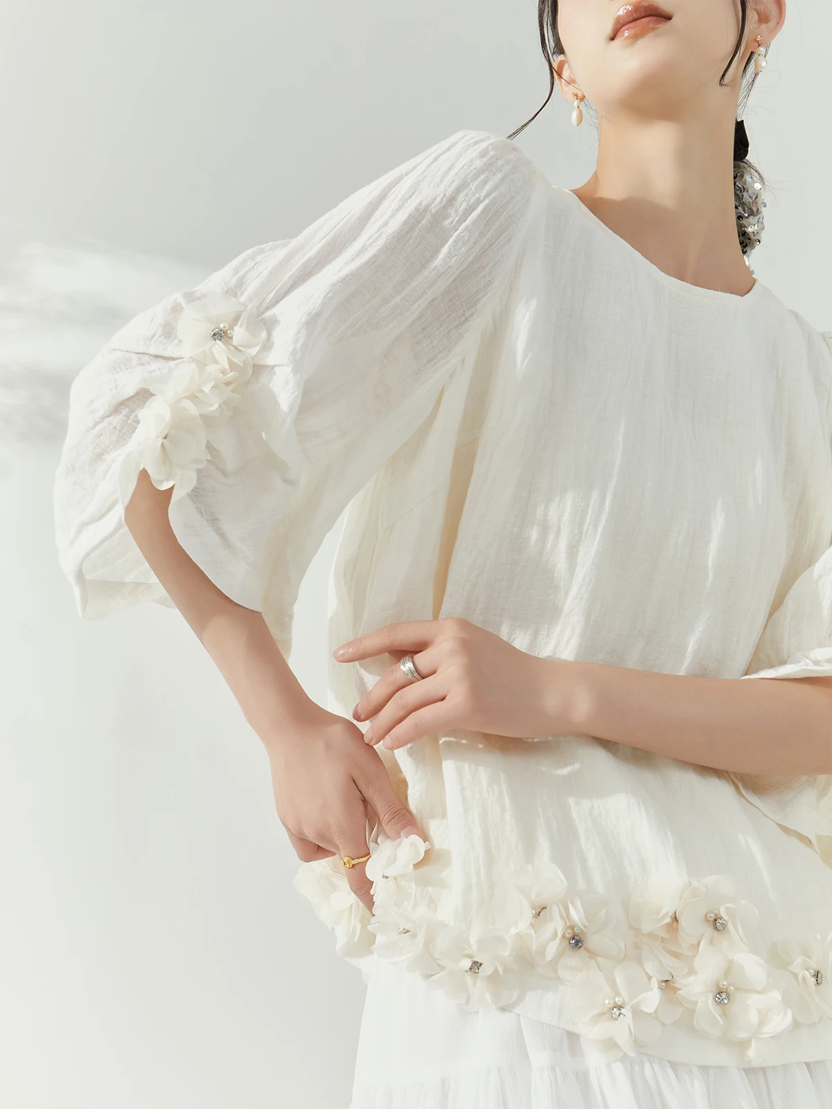 Женский летний топ свободного кроя из полиэфирного волокна с круглым вырезом, с 3D-цветами, в винтажном стиле, создающий ощущение роскоши, для тяжелой промышленности, белый
Женский летний топ свободного кроя из полиэфирного волокна с круглым вырезом, с 3D-цветами, в винтажном стиле, создающий ощущение роскоши, для тяжелой промышленности, белый