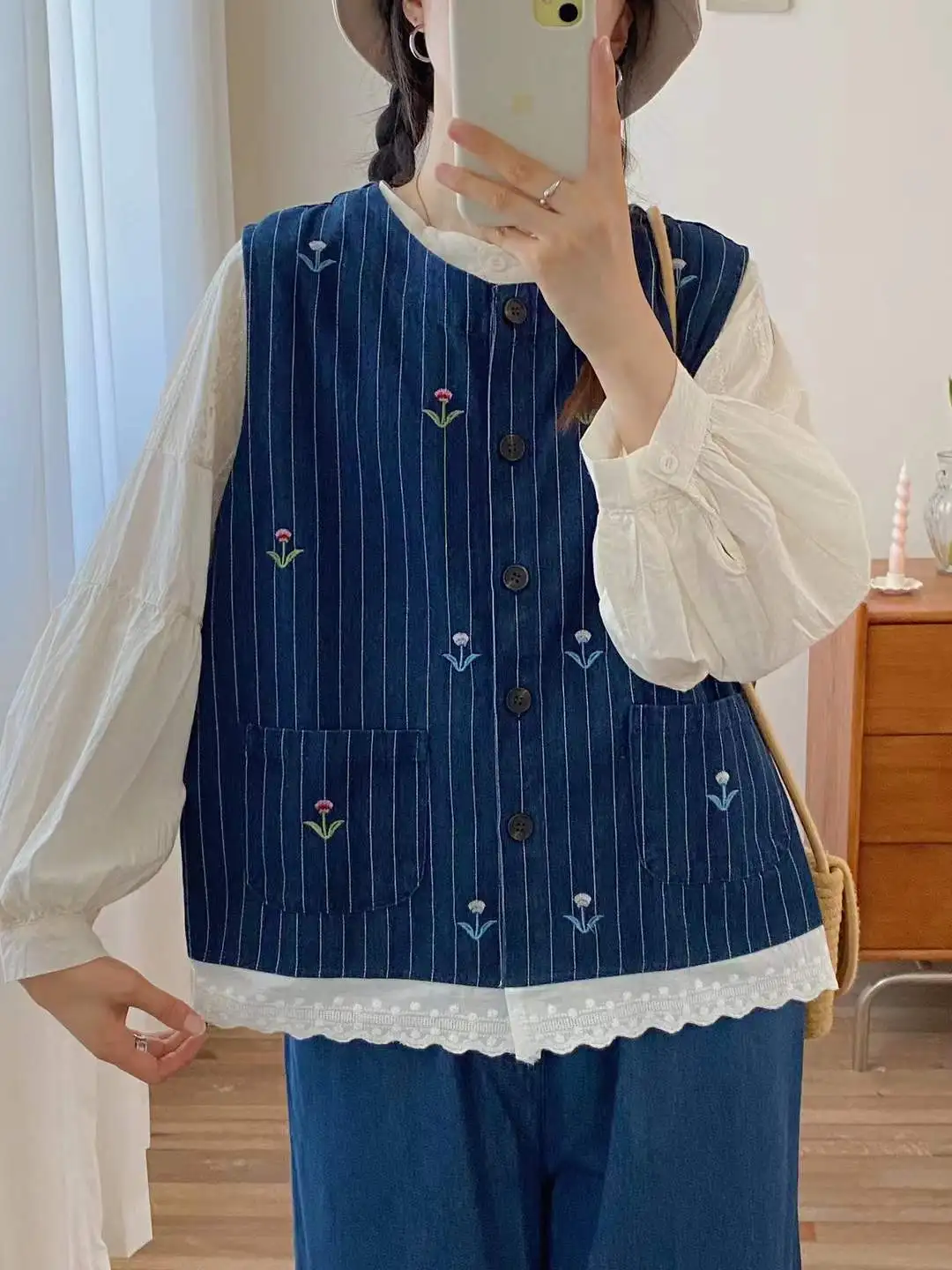 Enianechu Mori Kei Clothing Original Floral Embroider Striped Denim Vest for Women Autumn Kawaii Button Up Denim Waistcoat
Enianechu Mori Kei Clothing Original Floral Embroider Striped Denim Vest for Women Autumn Kawaii Button Up Denim Waistcoat