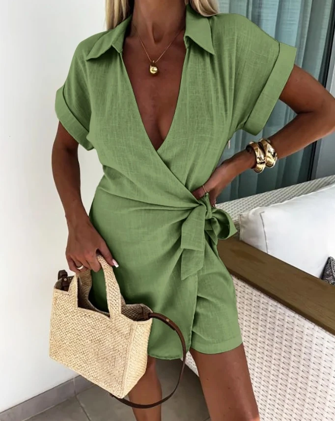 Sexy Elegant Tied Detail Ruched Turn-Down Collar Overlap Romper New Fashion 2024 Summer Casual One Pieces Female Clothing
Sexy Elegant Tied Detail Ruched Turn-Down Collar Overlap Romper New Fashion 2024 Summer Casual One Pieces Female Clothing