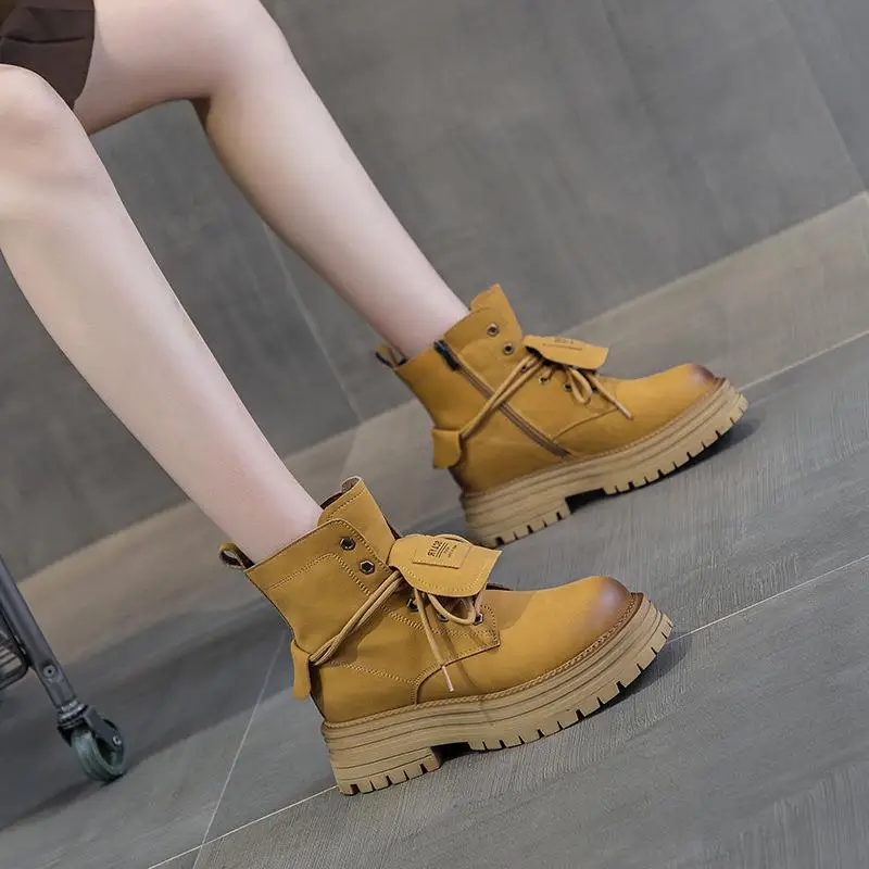 Leather Short Boots Casual Vintage Simple Design Mountain Climbing Travel Yellow Boots Fashionable Tourist Footwear Side Zipper
Leather Short Boots Casual Vintage Simple Design Mountain Climbing Travel Yellow Boots Fashionable Tourist Footwear Side Zipper
