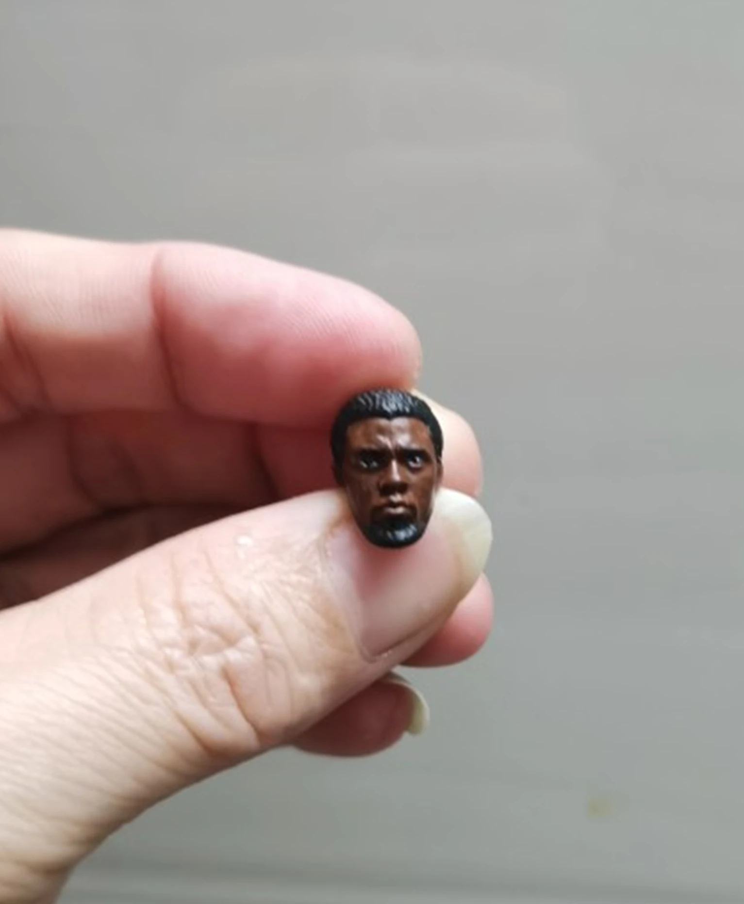 1/18 Scale Head Carving Chadwick Boseman Male Model PVC Curly Hair Suitable For 3.75Inch Action Figure Body Doll
1/18 Scale Head Carving Chadwick Boseman Male Model PVC Curly Hair Suitable For 3.75Inch Action Figure Body Doll