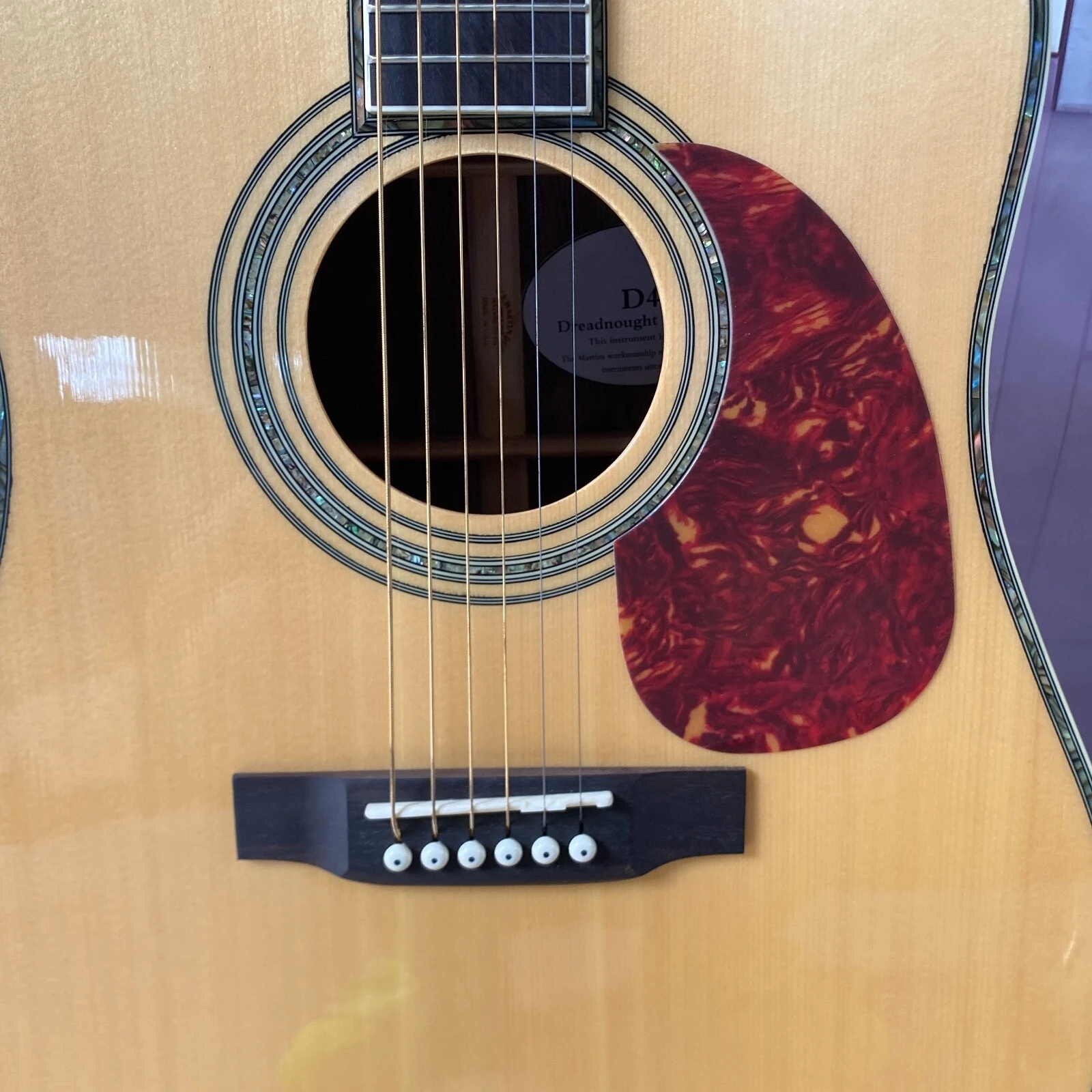 D45 41-дюймовая акустическая гитара из массива ели с звукоснимателем
D45 41-дюймовая акустическая гитара из массива ели с звукоснимателем