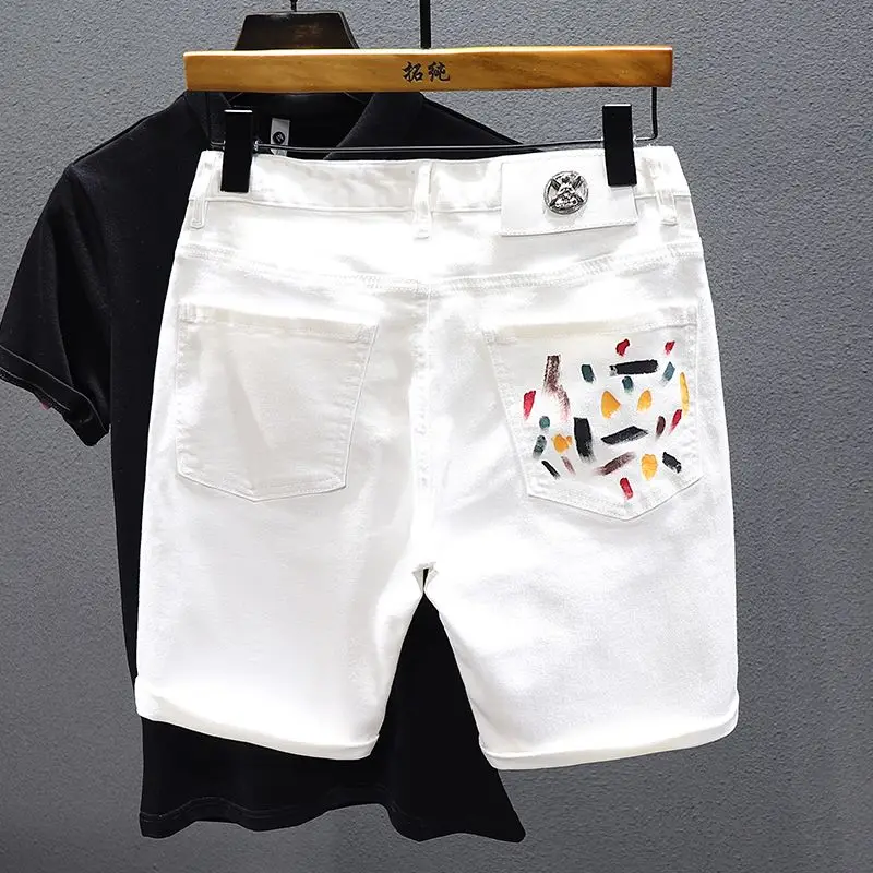 Эластичные белые джинсовые шорты, мужские свободные прямые летние тонкие брюки с пятью точками, модные универсальные роскошные рабочие короткие брюки среднего размера
Эластичные белые джинсовые шорты, мужские свободные прямые летние тонкие брюки с пятью точками, модные универсальные роскошные рабочие короткие брюки среднего размера