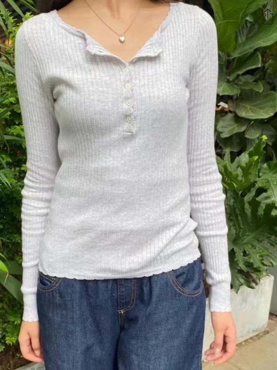 Long Sleeve Knitted Gray Slim T-shirt Women Lace Trim Six Buttons O Neck Basic Tee Shirts Autumn New Sweet Casual All-match Tops
Long Sleeve Knitted Gray Slim T-shirt Women Lace Trim Six Buttons O Neck Basic Tee Shirts Autumn New Sweet Casual All-match Tops