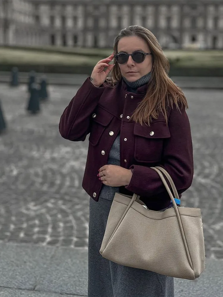 Elegant Burgundy Jacket Women Solid Stand Collar Full Sleeves Pockets Coat Female Single Breasted 2024 New Autumn Lady Outwears
Elegant Burgundy Jacket Women Solid Stand Collar Full Sleeves Pockets Coat Female Single Breasted 2024 New Autumn Lady Outwears
