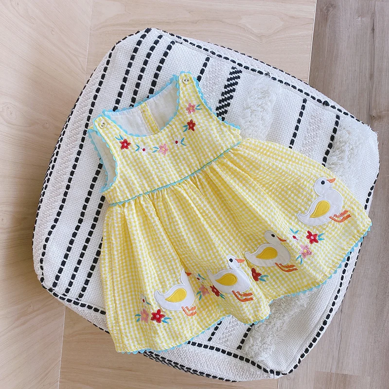 Fashion Cute Baby Girls Dresses Summer O-neck Comfortable Plaid Cartoon Embroidery Single Breasted Princess Birthday Dress 2-6Y
Fashion Cute Baby Girls Dresses Summer O-neck Comfortable Plaid Cartoon Embroidery Single Breasted Princess Birthday Dress 2-6Y