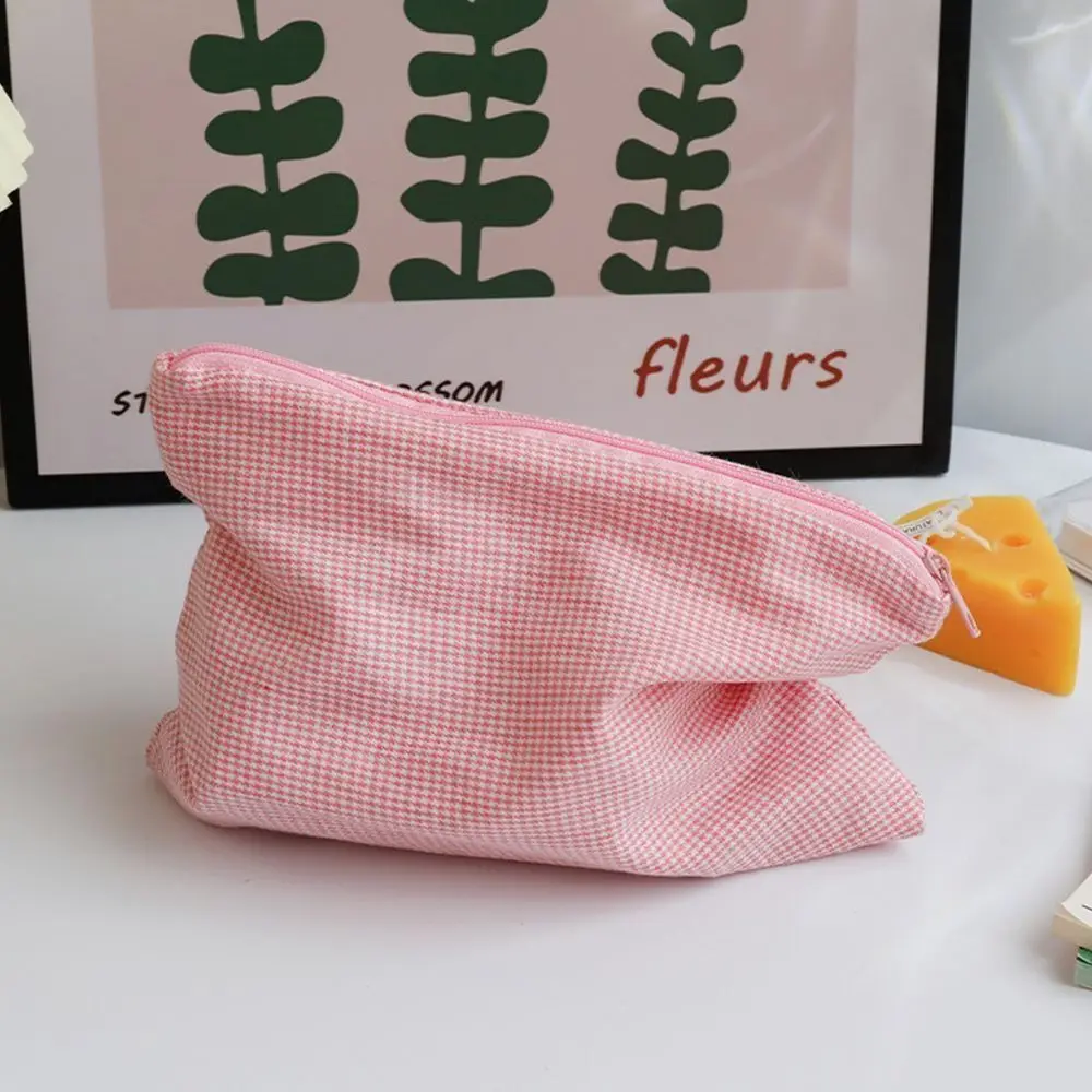 Portable Large Capacity Cosmetic Bag Cotton Plaid Cosmetic Storage Bag Toiletry Bag 
Portable Large Capacity Cosmetic Bag Cotton Plaid Cosmetic Storage Bag Toiletry Bag