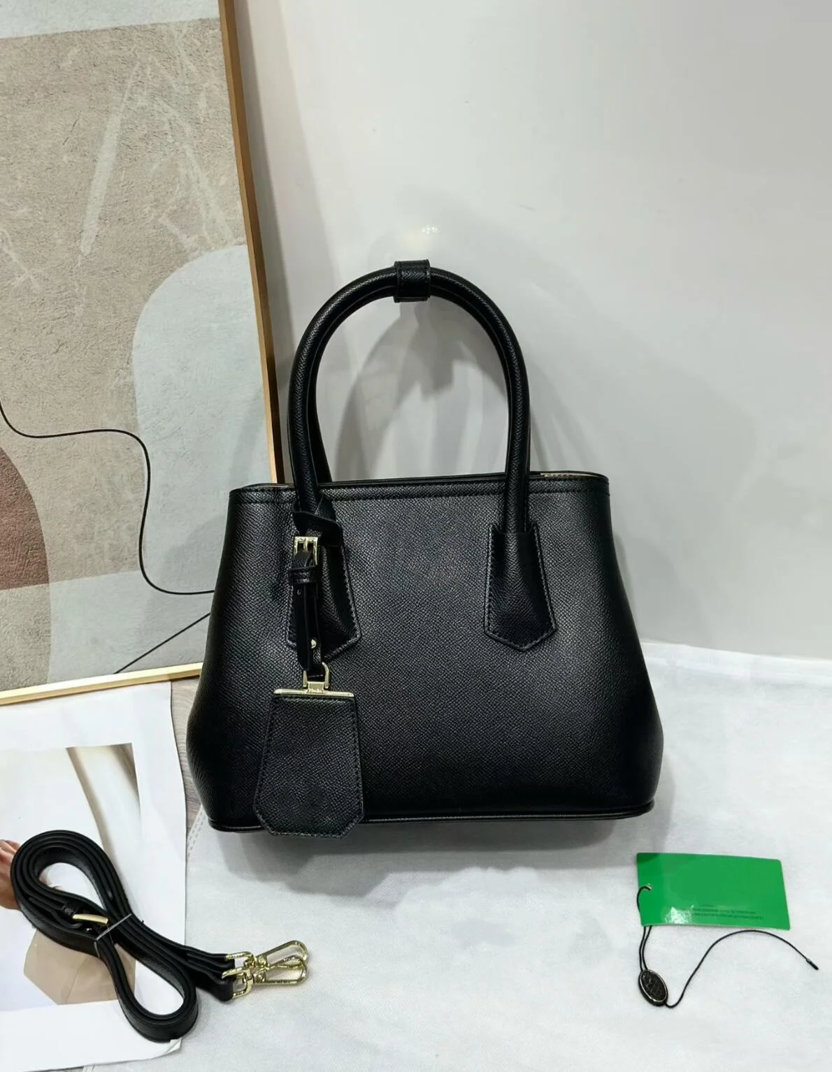 Minimalist Black Grained Leather Handbag Top Handle Tote with Detachable Crossbody Strap Red Lining Perfect for Daily & Work gab pradaeS
Minimalist Black Grained Leather Handbag Top Handle Tote with Detachable Crossbody Strap Red Lining Perfect for Daily & Work gab pradaeS