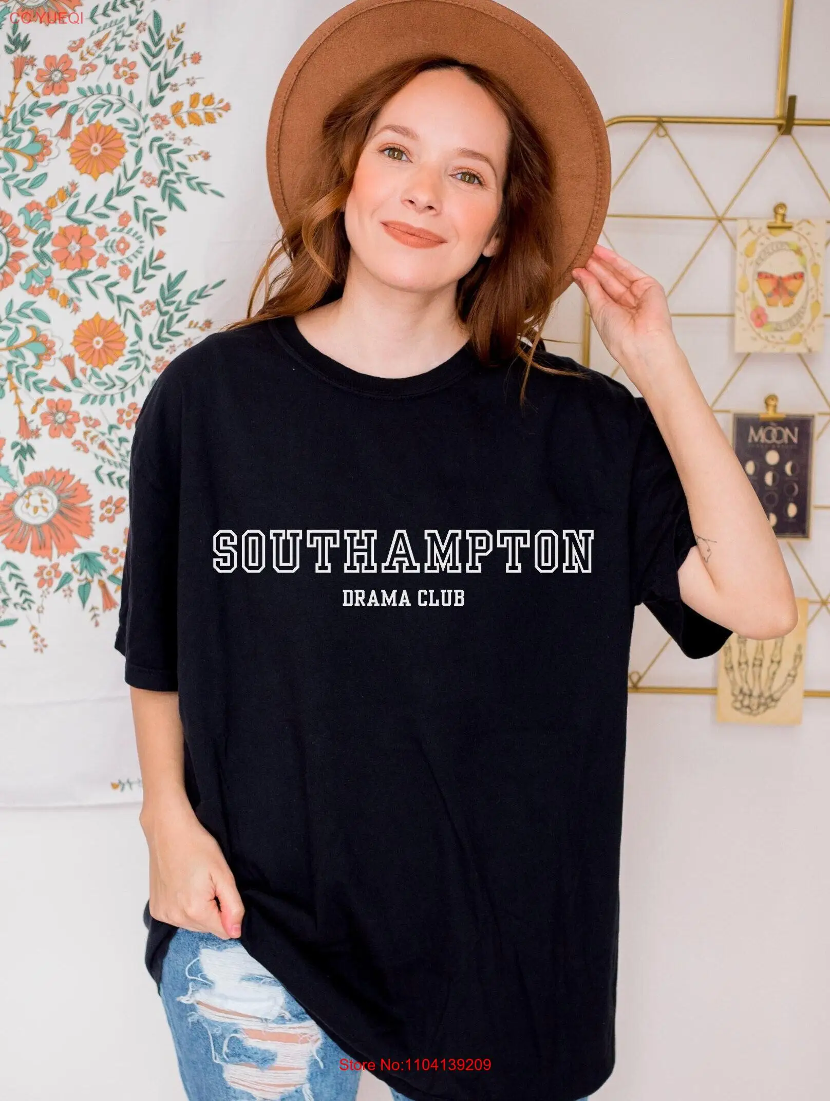 Футболка Bravo BravoCon Summer House Bravoholic Merch Southampton Drama Class с длинными или короткими рукавами
Футболка Bravo BravoCon Summer House Bravoholic Merch Southampton Drama Class с длинными или короткими рукавами