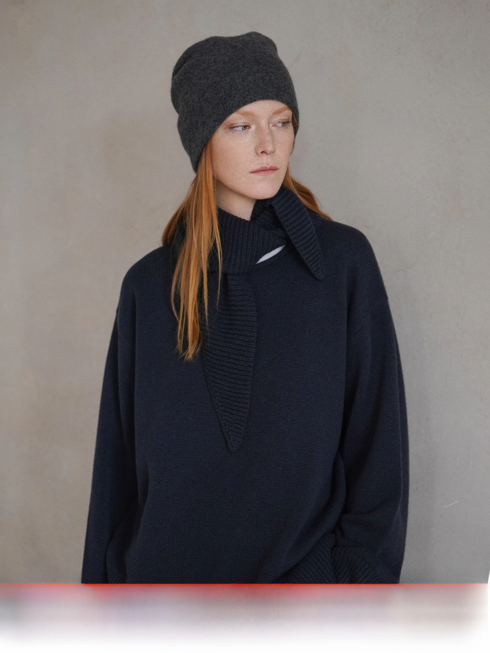 Chong X Tone·E Шерстяной вязаный свитер свободного кроя с открытым воротом, мягкий, с длинными рукавами, повседневный, женский, модная весенняя коллекция
Chong X Tone·E Шерстяной вязаный свитер свободного кроя с открытым воротом, мягкий, с длинными рукавами, повседневный, женский, модная весенняя коллекция