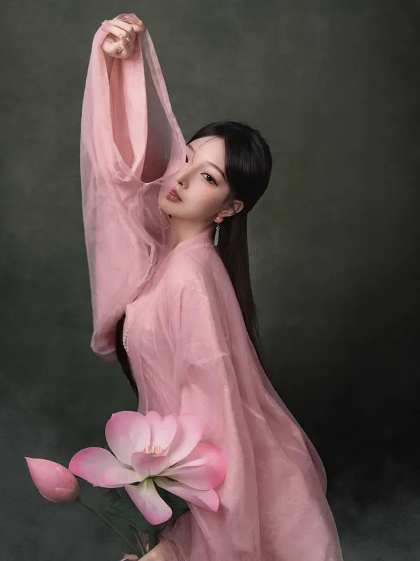 Pink Antiqui Robe Women's Hanfu Costume Collared Photoaphy Studio Artistic Portrait Traditional Ethnic Clothing Photoaphy
Pink Antiqui Robe Women's Hanfu Costume Collared Photoaphy Studio Artistic Portrait Traditional Ethnic Clothing Photoaphy