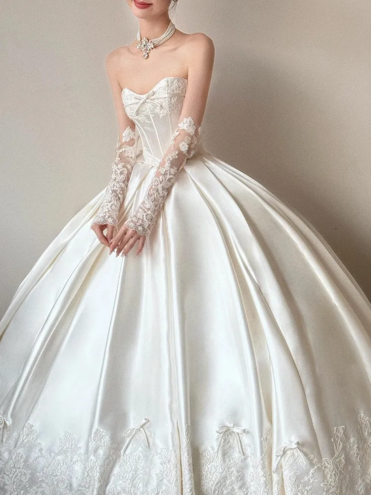 A new satin strapless light luxury dress with high-quality main fabric for wearers
A new satin strapless light luxury dress with high-quality main fabric for wearers