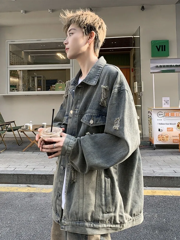 Модная мужская джинсовая куртка с дырками, осенняя новинка, стильная, крутая, в уличном стиле, корейская версия, студенческая куртка свободного кроя Z...
Модная мужская джинсовая куртка с дырками, осенняя новинка, стильная, крутая, в уличном стиле, корейская версия, студенческая куртка свободного кроя Z...