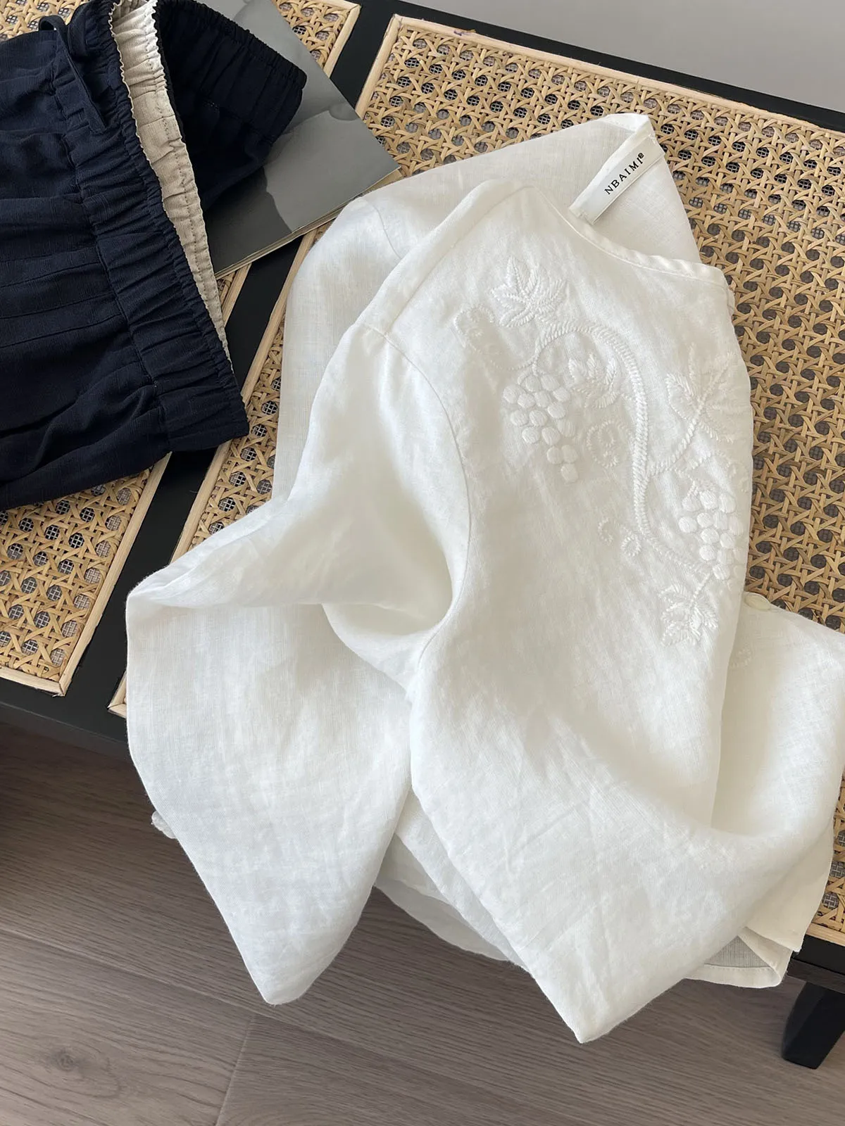 Ele Embroidered Heavyweight Cotton irt Thin Long Sve White Linen Women's irt Summer 2025 Simple Commute Sle Loos...
Ele Embroidered Heavyweight Cotton irt Thin Long Sve White Linen Women's irt Summer 2025 Simple Commute Sle Loos...