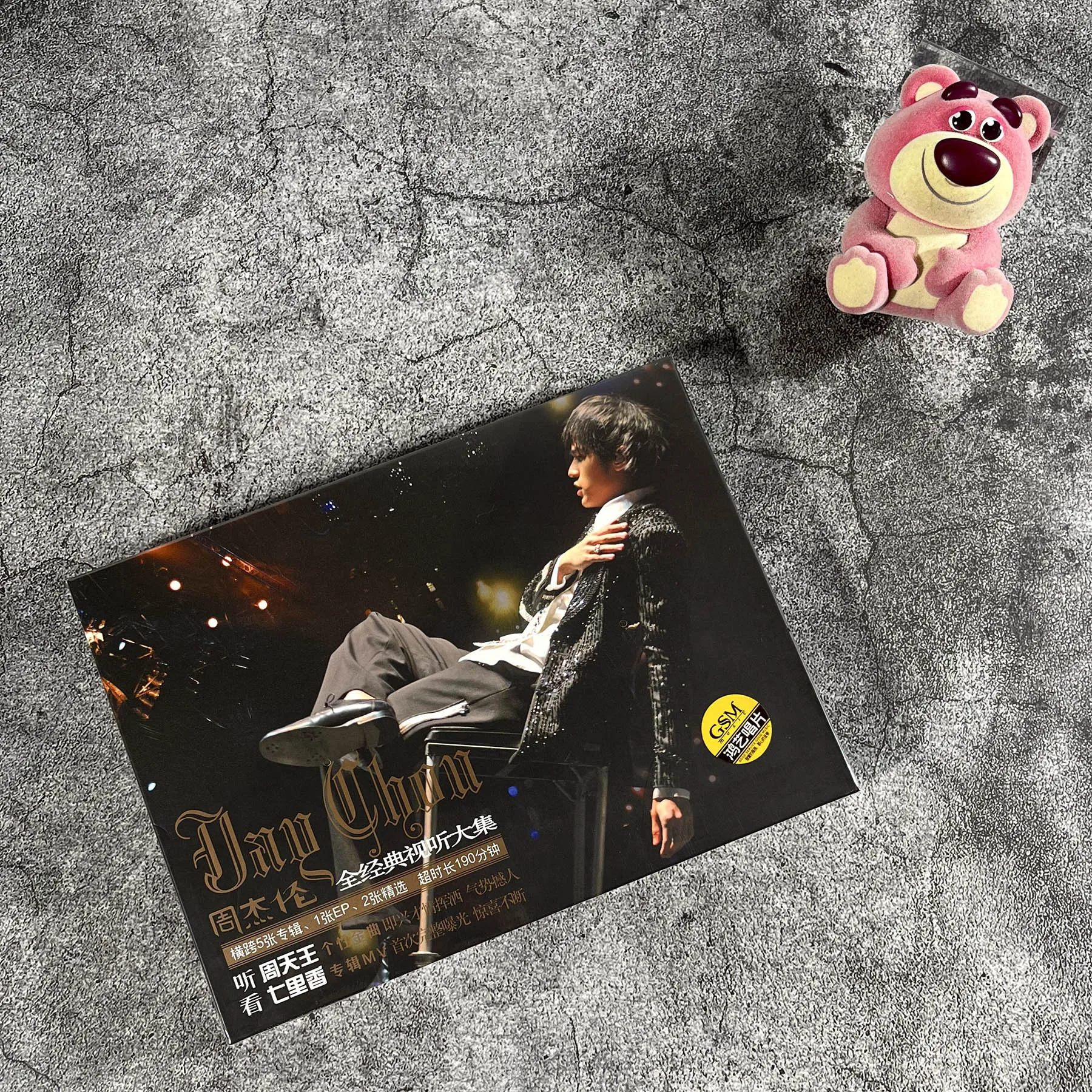 Подлинный альбом JAY Jay Chou, непараллельный концертный MV Qilixiang, классический аудиовизуальный 2CD + VCD + плакат
Подлинный альбом JAY Jay Chou, непараллельный концертный MV Qilixiang, классический аудиовизуальный 2CD + VCD + плакат