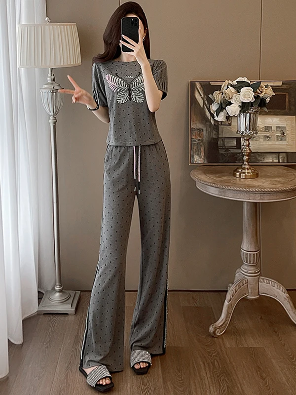 Miu Style Casual Sportswear Set Women's Summer Fashion Age-Defying Grey Short Sleeve T-Shirt Wide Leg Pants Two-Piece Set
Miu Style Casual Sportswear Set Women's Summer Fashion Age-Defying Grey Short Sleeve T-Shirt Wide Leg Pants Two-Piece Set