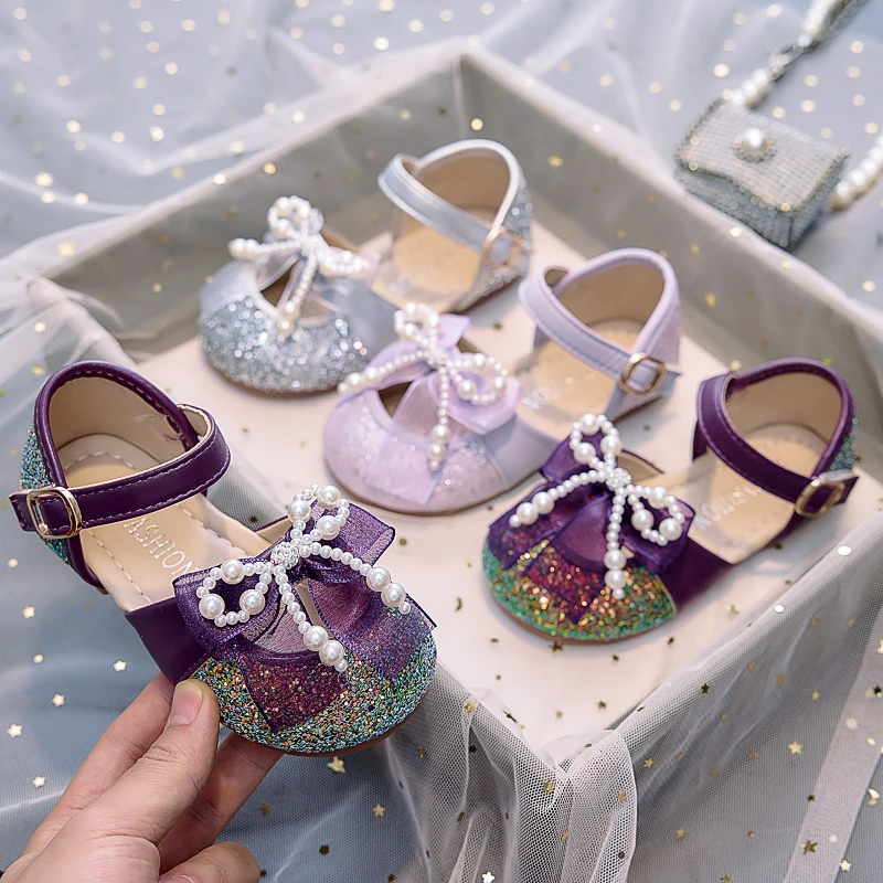 Girls Half Sandals Children Princess Pearls Bow Glitter Sequins Shoes Non-slip Little Kids Flats Leather Shoes for Party Wedding
Girls Half Sandals Children Princess Pearls Bow Glitter Sequins Shoes Non-slip Little Kids Flats Leather Shoes for Party Wedding