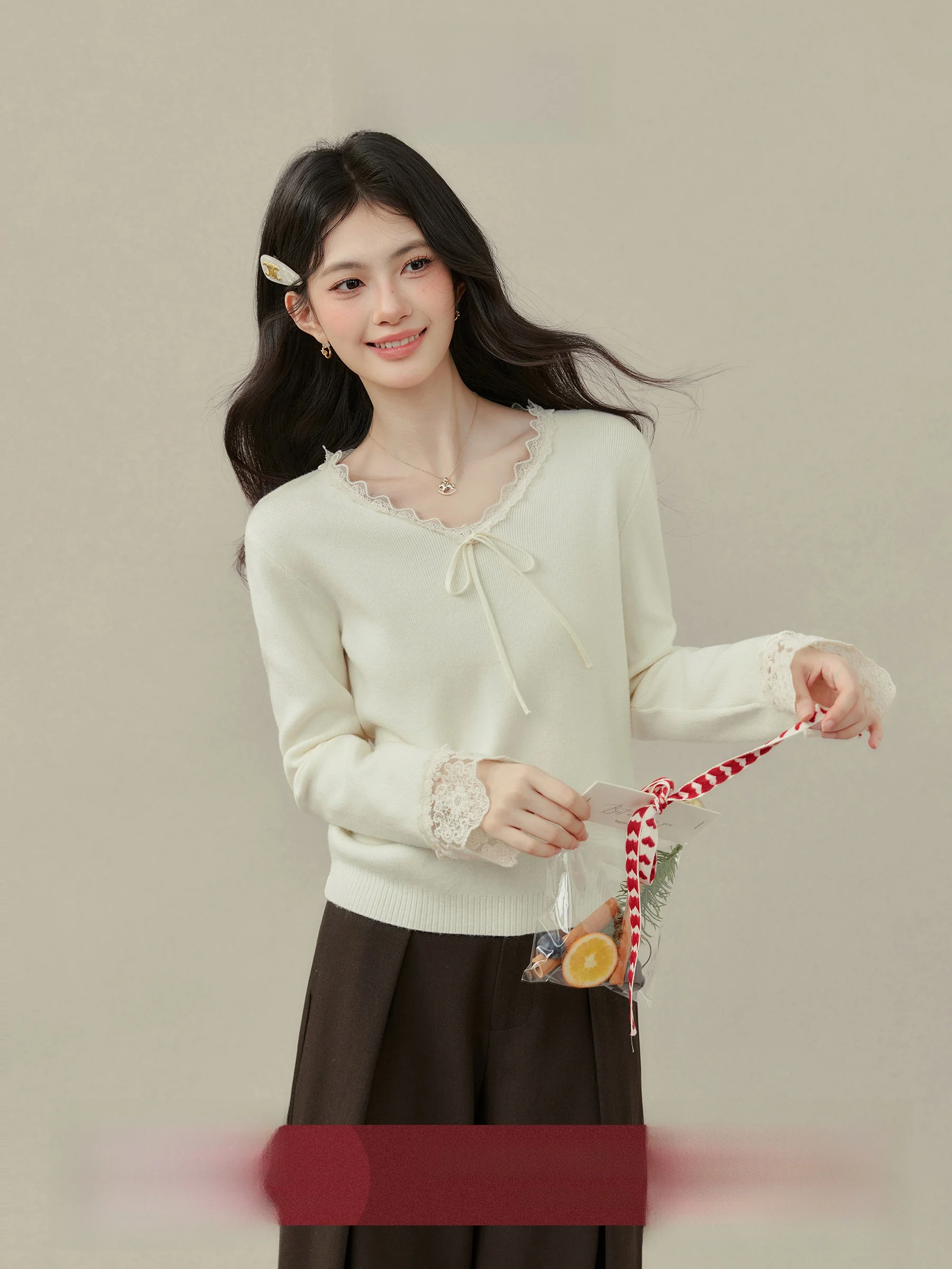 Вязаный кружевной топ Ouyang Xi с V-образным вырезом для женщин, базовая модель с длинными рукавами и узлом, для осени и зимы
Вязаный кружевной топ Ouyang Xi с V-образным вырезом для женщин, базовая модель с длинными рукавами и узлом, для осени и зимы