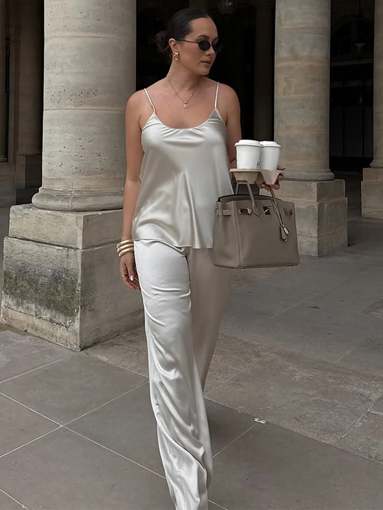 Women's Chic Satin High Waist Pants Suit Summer 2025 New Off Shoulder Sling Vest Elegant U-neck Sleeveless Street Holiday Outfit
Women's Chic Satin High Waist Pants Suit Summer 2025 New Off Shoulder Sling Vest Elegant U-neck Sleeveless Street Holiday Outfit