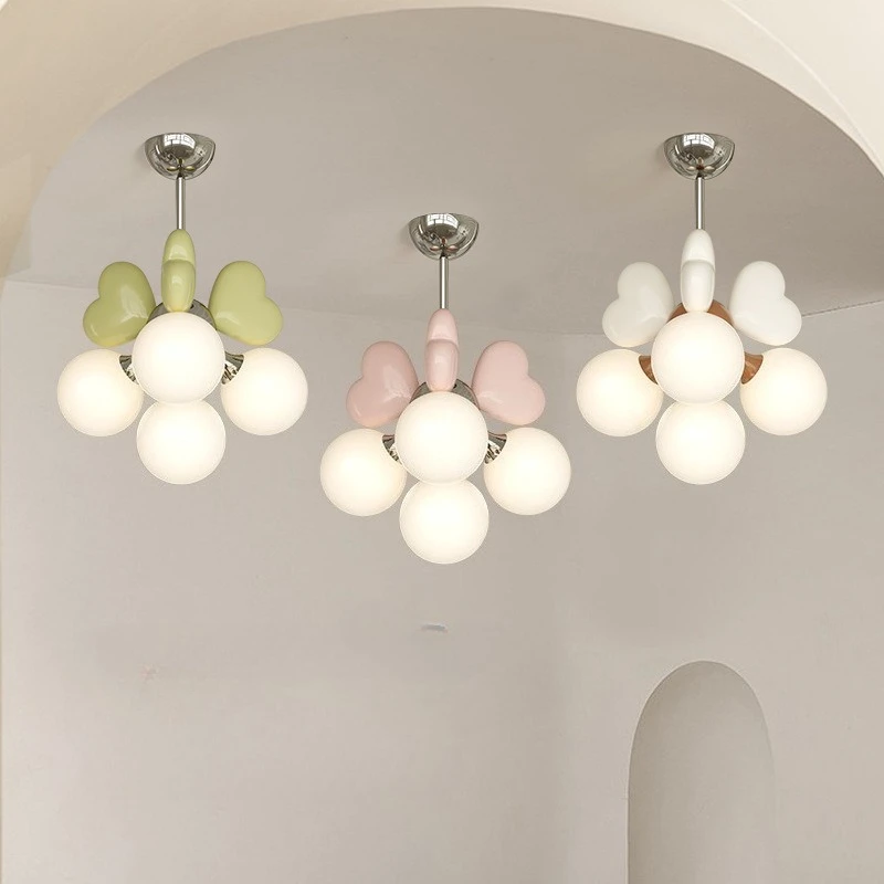 Nordic Cream Style Living Room/Bedroom Resin Ceiling chandeliers Designer heart Artistic Creative Ceiling Chandeliers LED Lights
Nordic Cream Style Living Room/Bedroom Resin Ceiling chandeliers Designer heart Artistic Creative Ceiling Chandeliers LED Lights