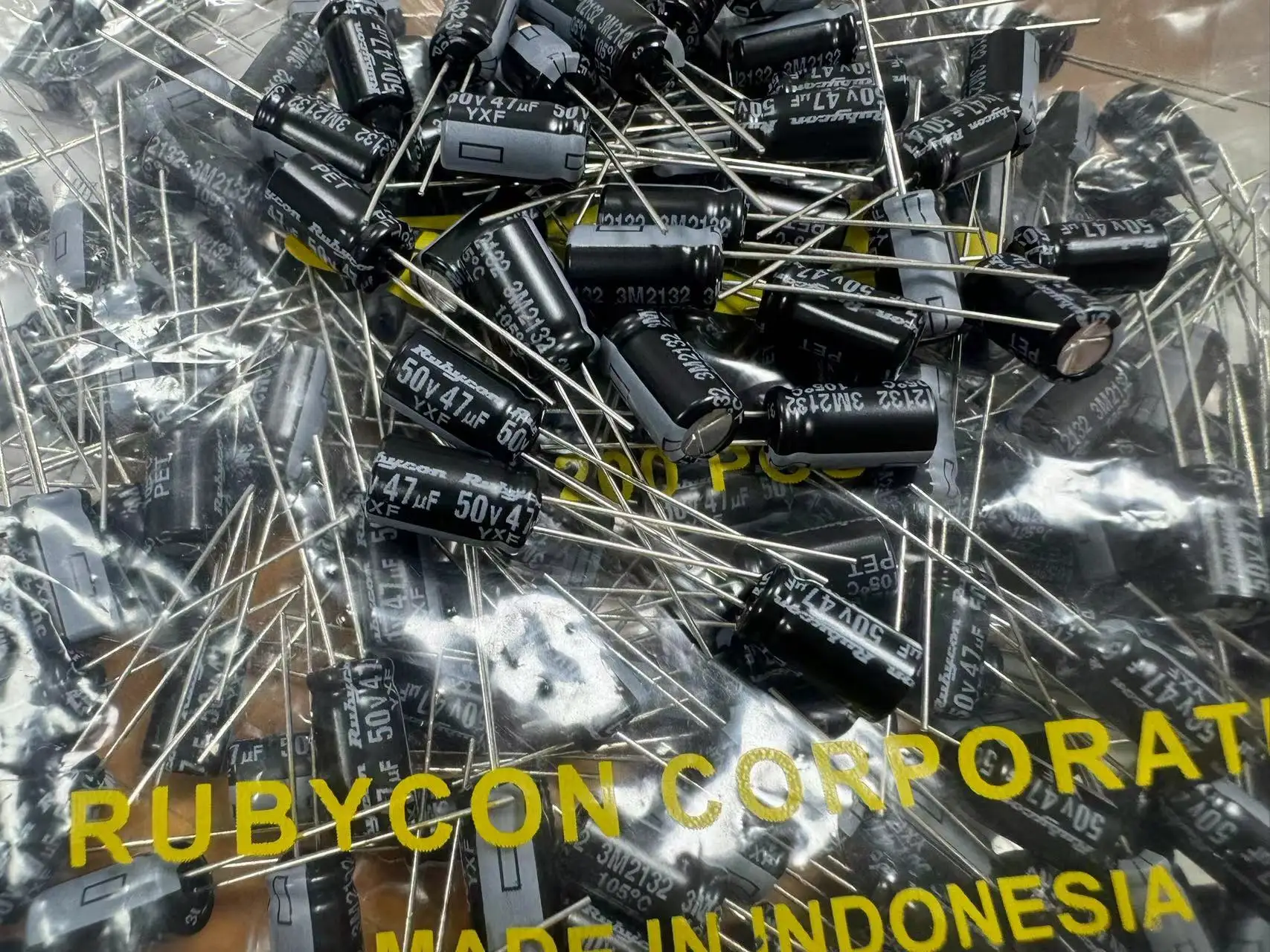 100pcs NEW RUBYCON YXF 50V47UF 6.3X11 105 degrees 47UF/50V high frequency low resistance and long life zlh 47Uf 50v
100pcs NEW RUBYCON YXF 50V47UF 6.3X11 105 degrees 47UF/50V high frequency low resistance and long life zlh 47Uf 50v
