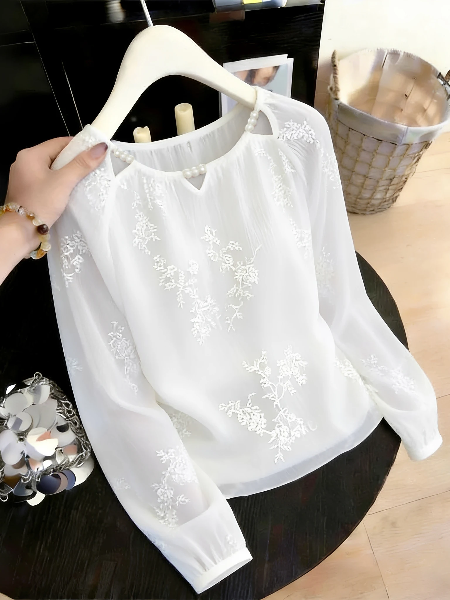 Стильная женская рубашка с длинным рукавом, с вырезами, модная, визуально омолаживающая, в корейском стиле, для повседневной носки, стандартный крой
Стильная женская рубашка с длинным рукавом, с вырезами, модная, визуально омолаживающая, в корейском стиле, для повседневной носки, стандартный крой