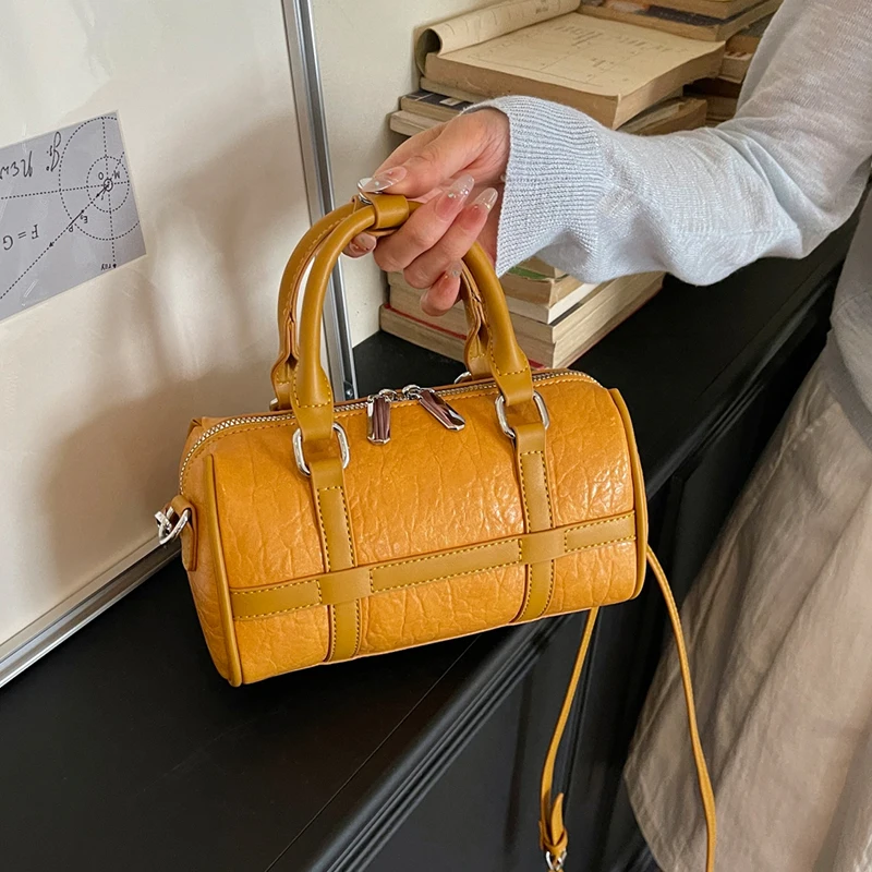 Classic Black Boston Bag Small Women's Bag Retro Pu Leather Shoulder Crossbody Bag Famous Brand Handbag Commute Bag Day Clutches
Classic Black Boston Bag Small Women's Bag Retro Pu Leather Shoulder Crossbody Bag Famous Brand Handbag Commute Bag Day Clutches