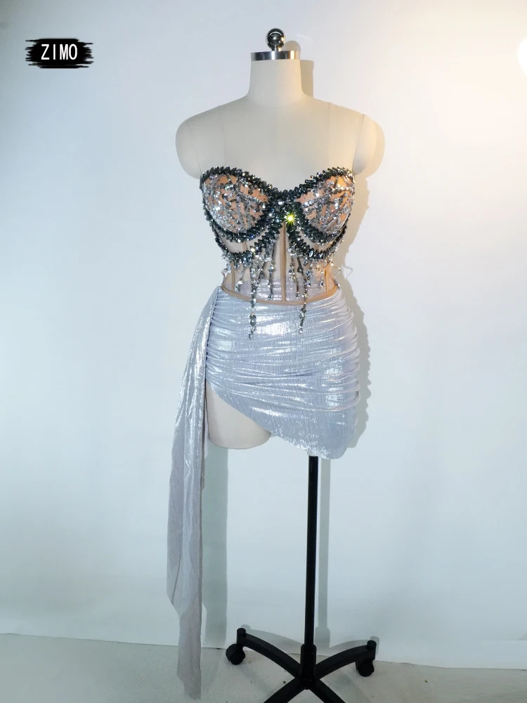 2025Women Sexy 2 Pieces Top Skirt Sets Sparkly Diamonds See Through Stage Show Outfit Designer Performance Party Nightclub Dress
2025Women Sexy 2 Pieces Top Skirt Sets Sparkly Diamonds See Through Stage Show Outfit Designer Performance Party Nightclub Dress