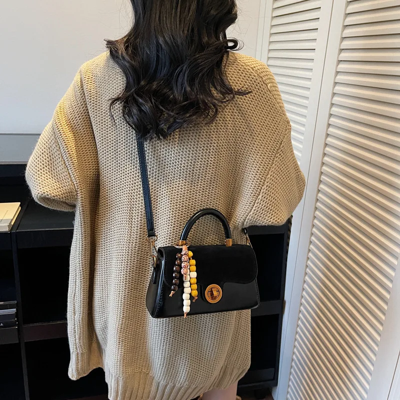 Винтажная женская сумка через плечо 2025 года, многосторонняя сумка через плечо из натуральной кожи, сумка-хобо в стиле ретро для работы и ежедневного использования
Винтажная женская сумка через плечо 2025 года, многосторонняя сумка через плечо из натуральной кожи, сумка-хобо в стиле ретро для работы и ежедневного использования