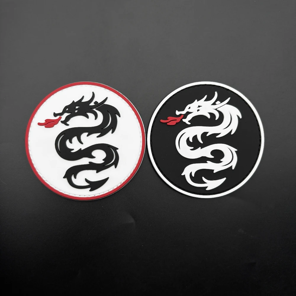 Наклейка-значок из ПВХ с тотемом дракона, с эффектом светящегося в темноте, имеет крючок на спине, подходит для украшения сумок, рюкзаков, жилетов и одежды, вышитая наклейка из мягкой резины
Наклейка-значок из ПВХ с тотемом дракона, с эффектом светящегося в темноте, имеет крючок на спине, подходит для украшения сумок, рюкзаков, жилетов и одежды, вышитая наклейка из мягкой резины