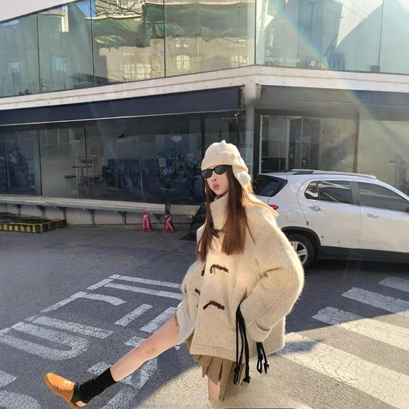 Classic Horn Buckle Imitation Wool Coat Three-color Stand-up Collar Imitation Wool Double-sided Woolen Coat Casual Loose Women's 
Classic Horn Buckle Imitation Wool Coat Three-color Stand-up Collar Imitation Wool Double-sided Woolen Coat Casual Loose Women's