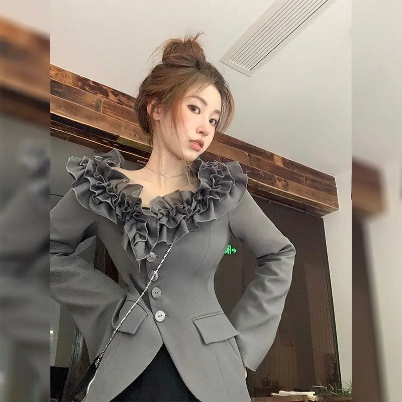 Niche suit/petal collar design sense suit jacket women's outer wear temperament high-end top women's autumn style
Niche suit/petal collar design sense suit jacket women's outer wear temperament high-end top women's autumn style