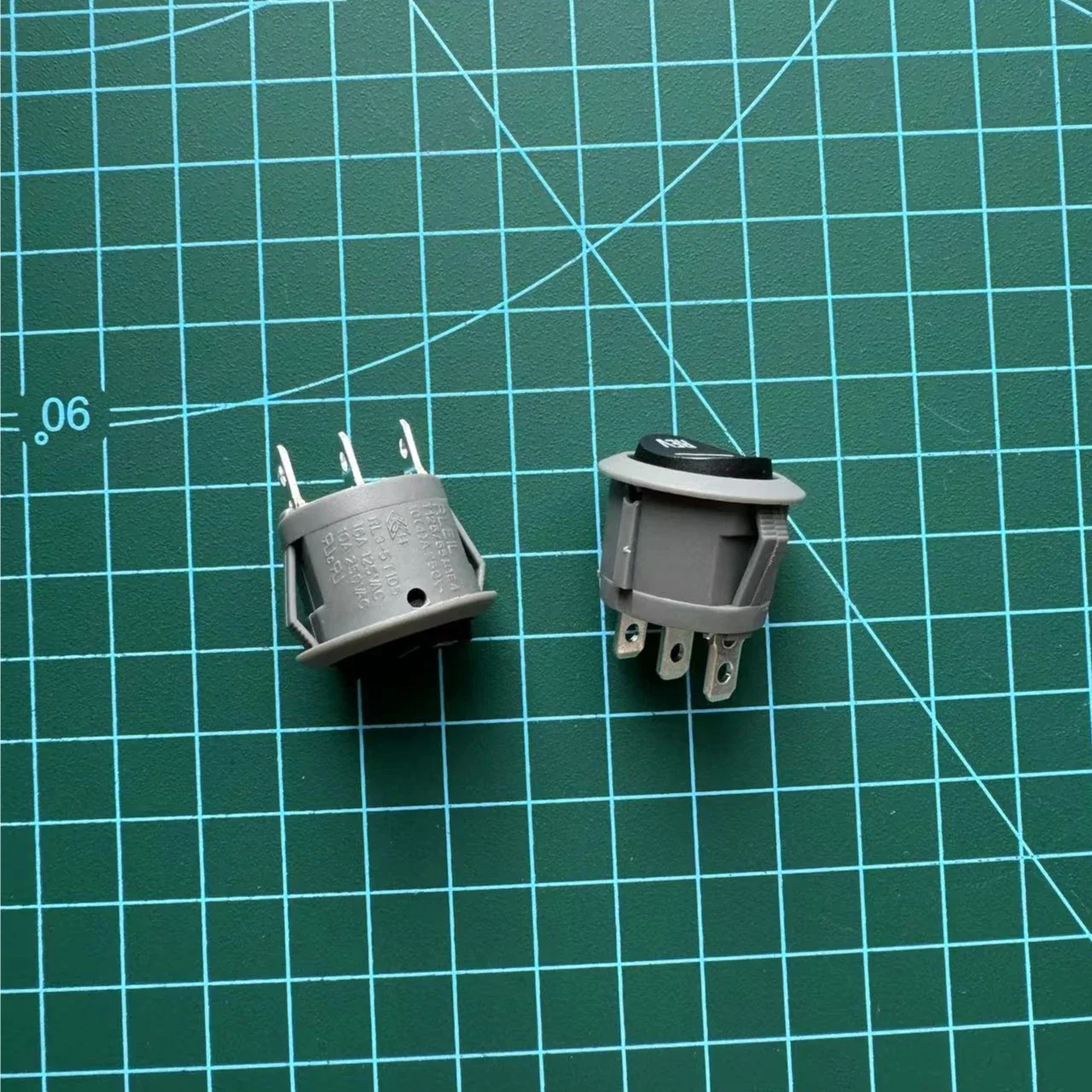 For HUROM Huiren Original Juice Machine/Juicer Circular Power Switch Universal Switch Forward and Reverse Switch
For HUROM Huiren Original Juice Machine/Juicer Circular Power Switch Universal Switch Forward and Reverse Switch
