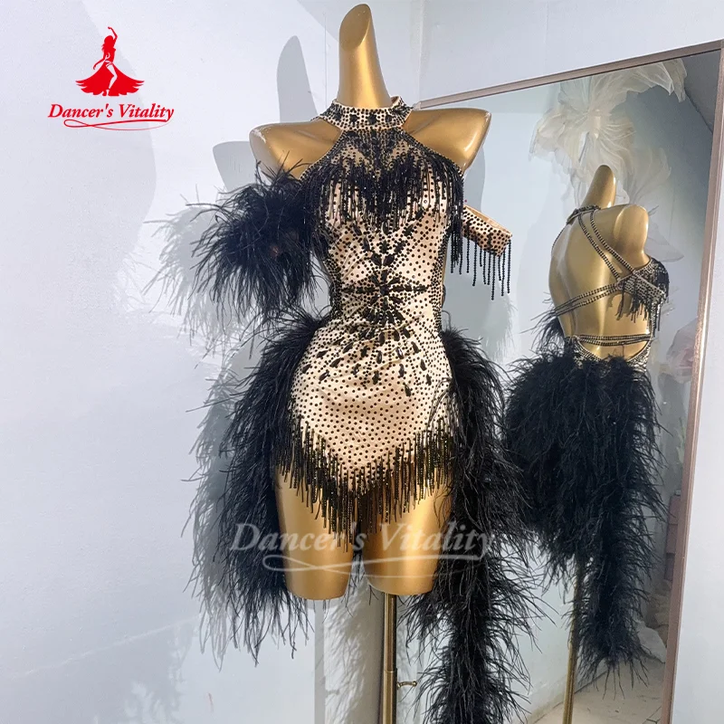 Одежда для соревнований по латинским танцам, высококачественные роскошные платья с перьями AB, костюмы для выступлений Tango ChaCha Samba
Одежда для соревнований по латинским танцам, высококачественные роскошные платья с перьями AB, костюмы для выступлений Tango ChaCha Samba