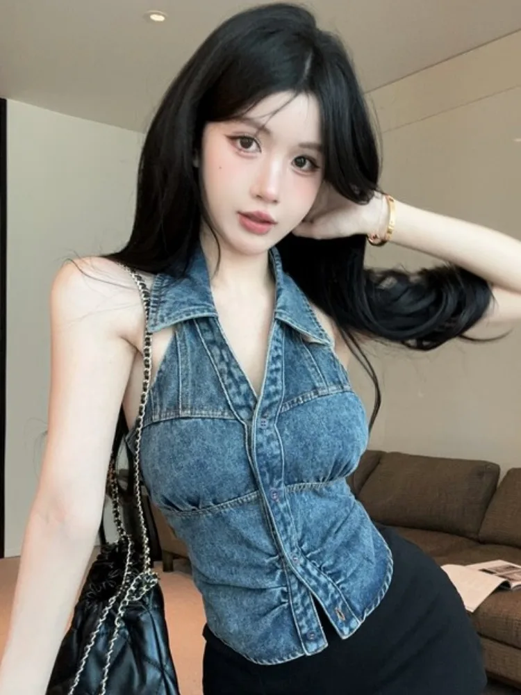 American Hot Girl Style Neck Hanging V-neck Denim Vest Women's Summer New Backless Outdoor Design Slim Fit Top
American Hot Girl Style Neck Hanging V-neck Denim Vest Women's Summer New Backless Outdoor Design Slim Fit Top