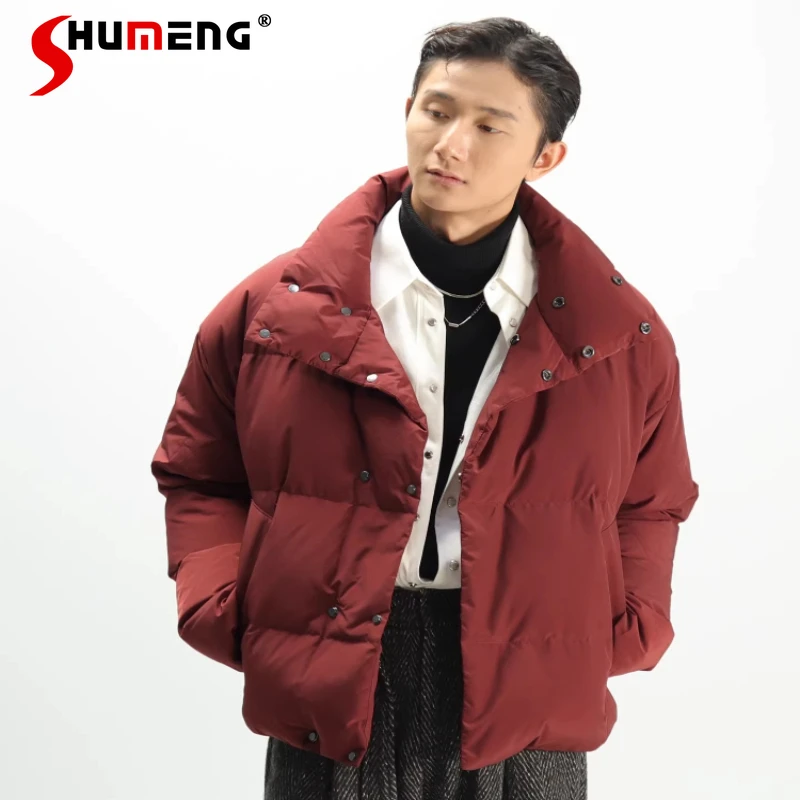 Мужские зимние новые легкие пуховики 2025 года, мужские однотонные стильные пуховые пальто с длинными рукавами, простые куртки с украшением на пуговицах
Мужские зимние новые легкие пуховики 2025 года, мужские однотонные стильные пуховые пальто с длинными рукавами, простые куртки с украшением на пуговицах