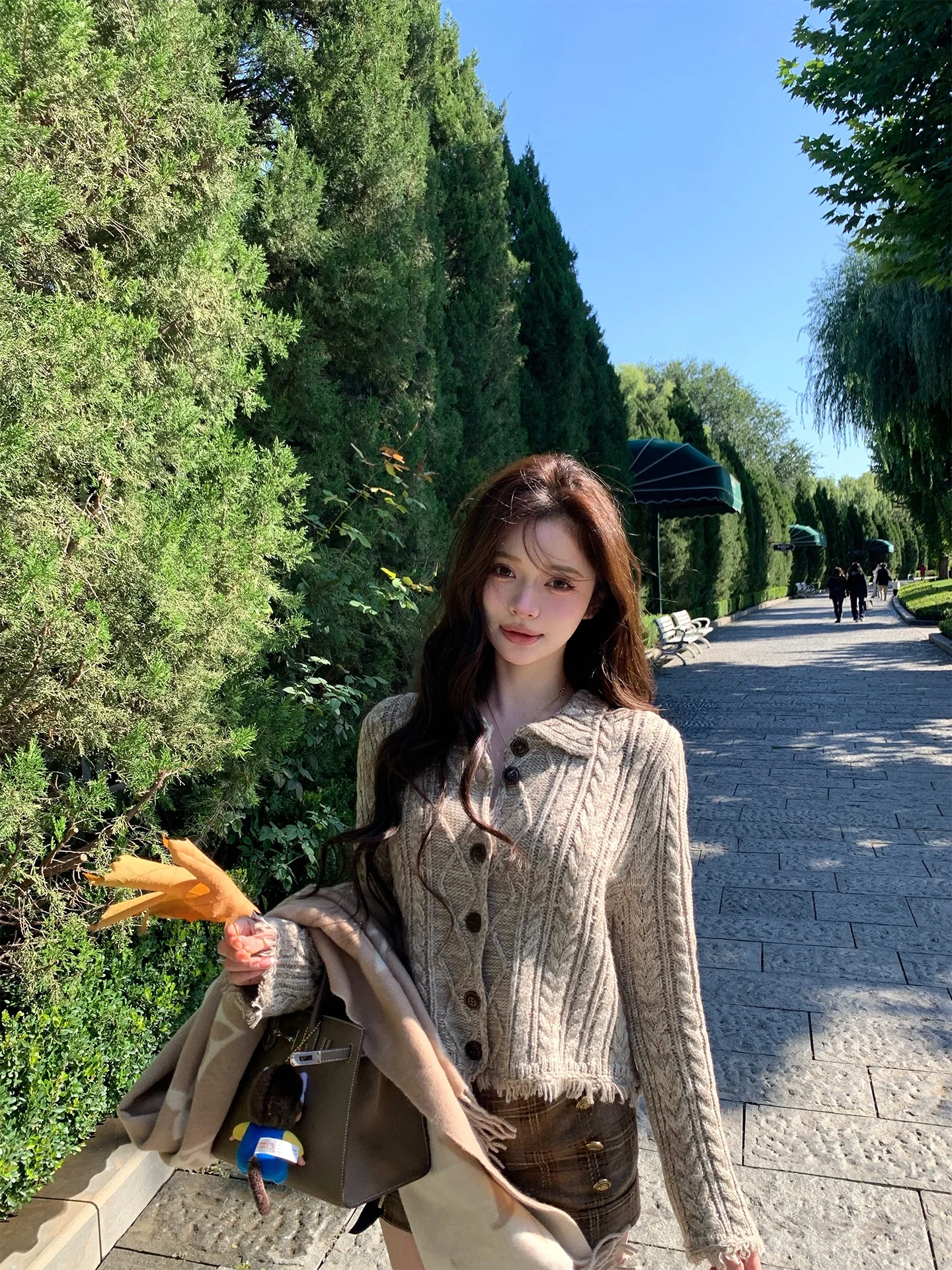 Винтажный женский вязаный кардиган Chen Jin из смесовой шерсти, двухцветный, с цветочным узором, длинными рукавами и отложным воротником
Винтажный женский вязаный кардиган Chen Jin из смесовой шерсти, двухцветный, с цветочным узором, длинными рукавами и отложным воротником