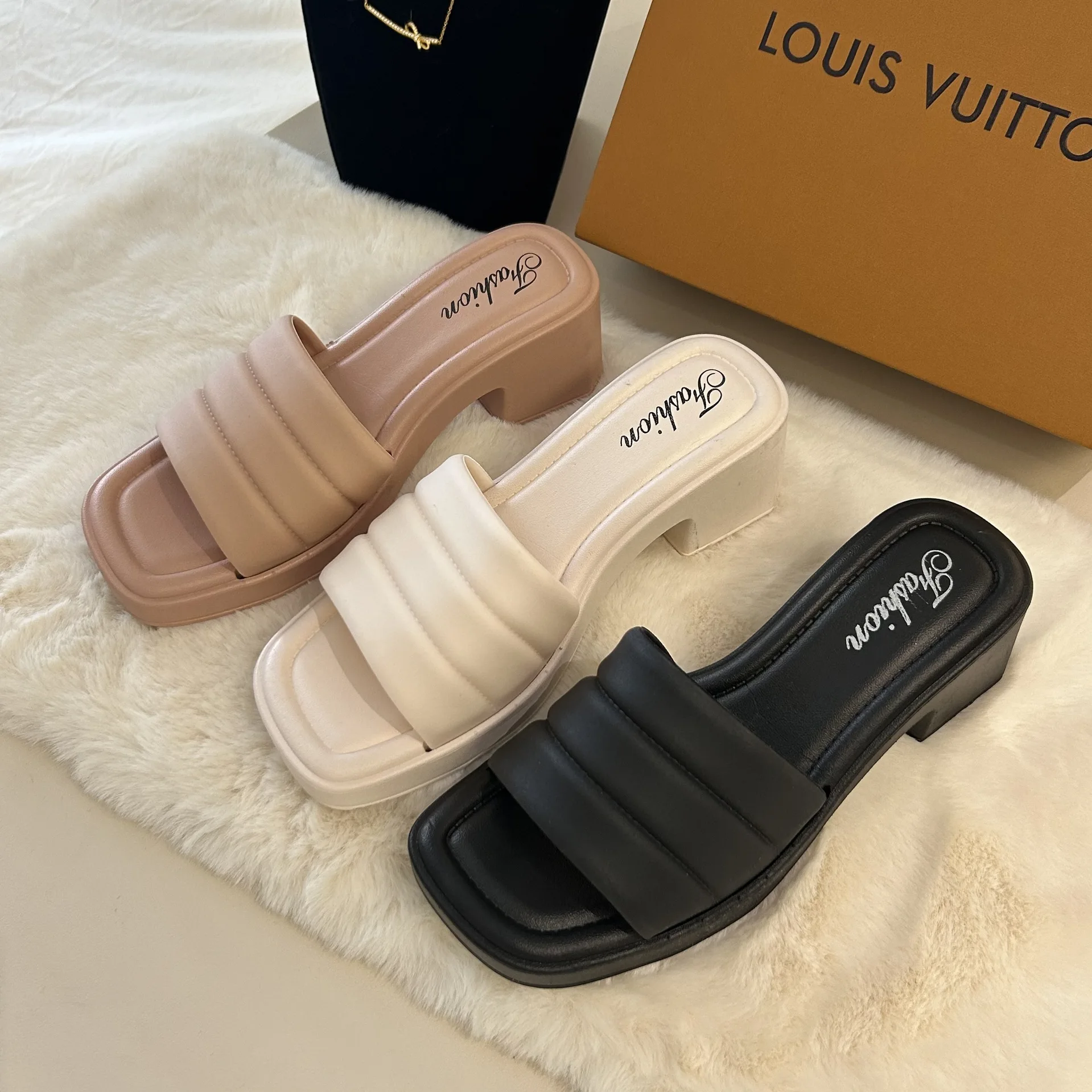 Women's High Heel Slippers Summer 2024 Open Toe Thick Platform Casual Style Comfortable Slip-On Flat Sandals for Outdoor Wear
Women's High Heel Slippers Summer 2024 Open Toe Thick Platform Casual Style Comfortable Slip-On Flat Sandals for Outdoor Wear