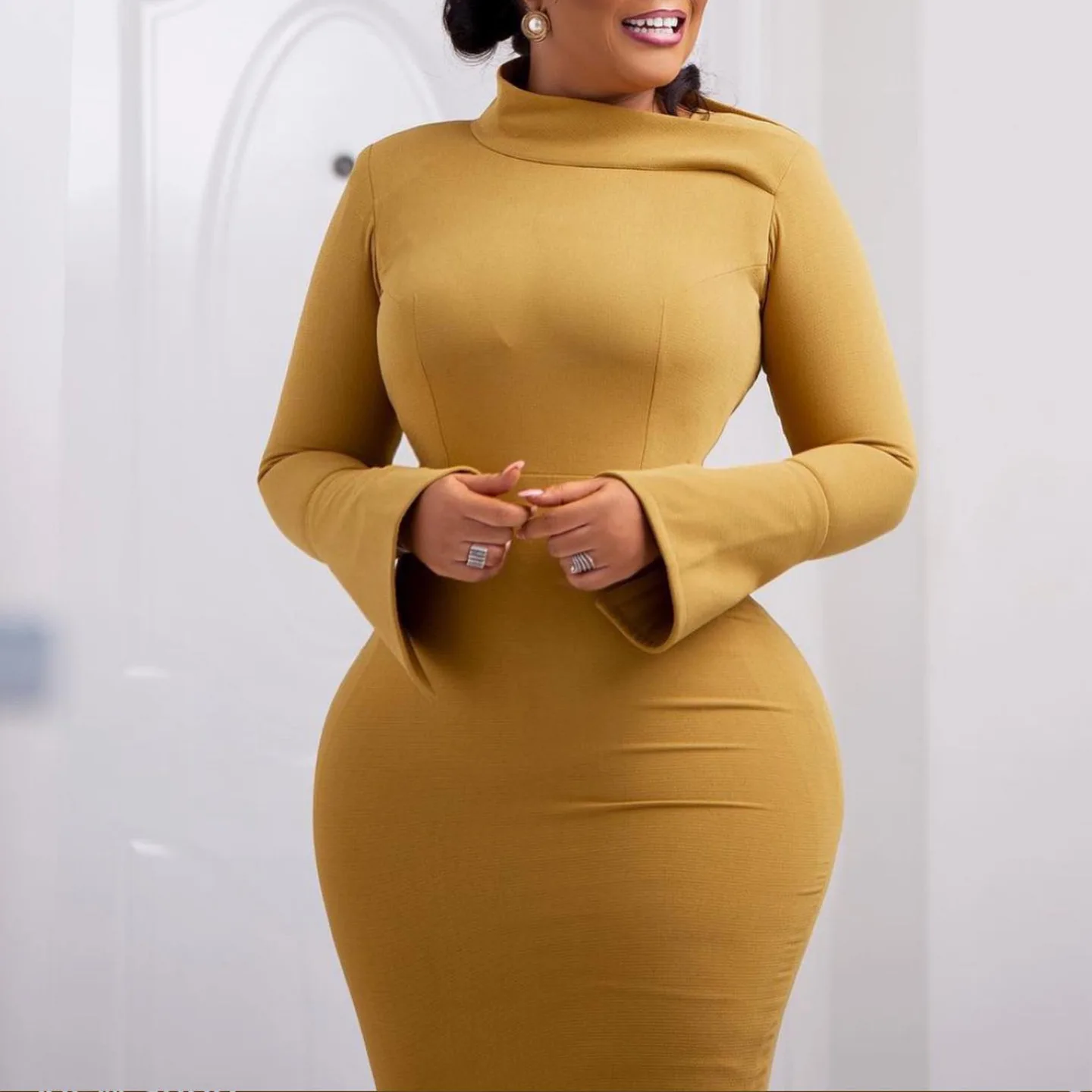 Autumn and winter new long-sleeved hip-wrapped large-size oblique collar solid-color large-size women's African dress slim-fitti
Autumn and winter new long-sleeved hip-wrapped large-size oblique collar solid-color large-size women's African dress slim-fitti