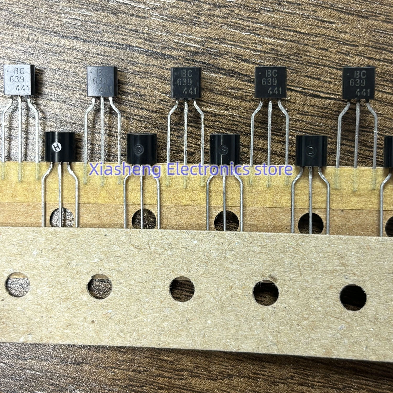 New Original 20Pcs BC639 TO-92 Transistor In Stock Good Quality
New Original 20Pcs BC639 TO-92 Transistor In Stock Good Quality